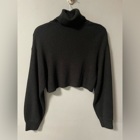 H&M Divided Turtle Neck Long Sleeves Ribbed Knit Cropped Sweater. Size X-Small - Picture 3 of 7